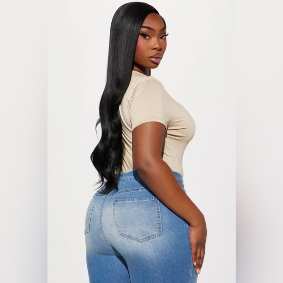 Women’s Stand Out Short Sleeve Crewneck Thong Bodysuit | Color: Taupe | NEW/NWT! - Picture 8 of 9